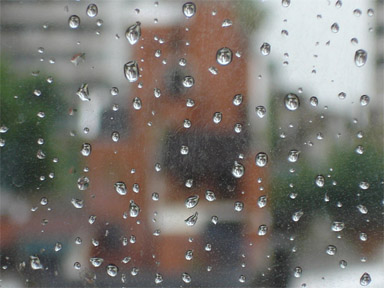 Lluvia tras ventana